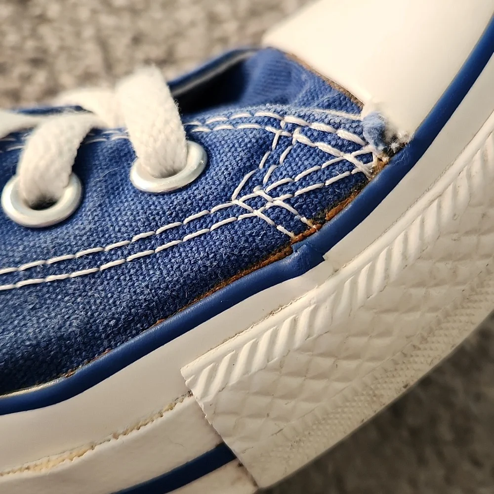 Blue low-top converse - Picture 8 of 13